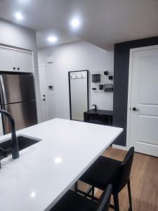 Cucina o angolo cottura di Cozy 2 BR Suite Self check-in I Free Park Pass