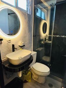 Koupelna v ubytování Depa Frente al aeropuerto hasta 12 Huéspedes + 6 fotografií