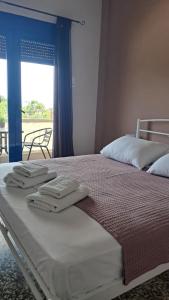 Postel nebo postele na pokoji v ubytování Meerithic ROKKA ROOMS