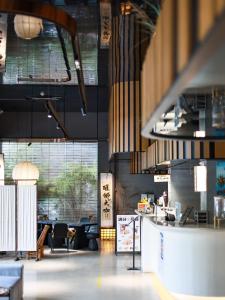 Kuchyň nebo kuchyňský kout v ubytování 佛山顺德青森酒店-长鹿旅游休博园店