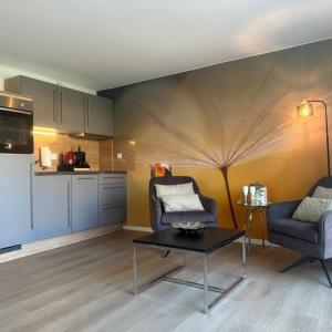 Kuchyň nebo kuchyňský kout v ubytování FACT Apartments