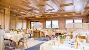 a restaurant with tables and chairs in a room at Gasthaus Otto in Königswinter