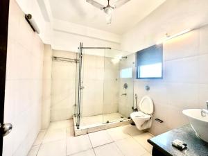 Koupelna v ubytování Hotel Grand Arcasia Saket- Near PVR Anupam