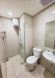 a bathroom with a toilet and a shower and a sink at Apartment - 2 bedroom, 3 beds in Medan