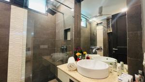 Ένα μπάνιο στο Olive Service Apartments - Greater Kailash