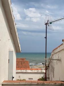 Una vista del océano desde un edificio en Caseta Ana, en La Estación