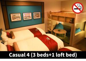 Postel nebo postele na pokoji v ubytování Hotel K6 Osaka Namba Shinsaibashi Near Dotonbori