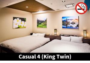 Postel nebo postele na pokoji v ubytování Hotel K6 Osaka Namba Shinsaibashi Near Dotonbori