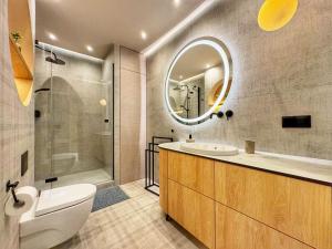 Ένα μπάνιο στο Apartamenty Szóstka - Kamienna 1D +15 φωτογραφίες