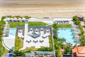 an overhead view of a resort with a pool and beach at LUX- VERANDA PATTAYA - Residence in Jomtien Beach +8 photos