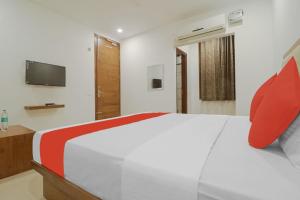 Postel nebo postele na pokoji v ubytování Hotel O Golfview