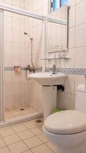 Ένα μπάνιο στο Inapu Ocean View B&B
