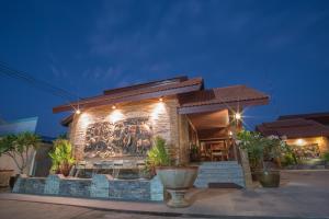a building with a mural on the side of it at Busyarin Hotel in Nong Khai