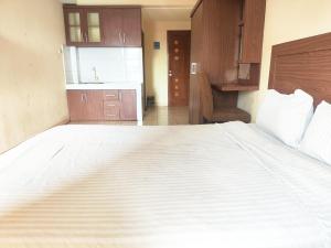 Postel nebo postele na pokoji v ubytování Nusantara Comfort Residence By Reccoma