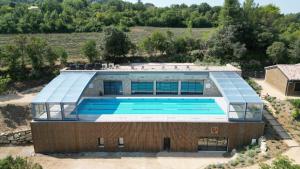 an overhead view of a building with a swimming pool at Tiny House APT in Apt