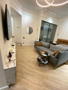 Μια τηλεόραση ή/και κέντρο ψυχαγωγίας στο Luxury appartment in Odessa