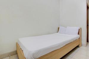 Postel nebo postele na pokoji v ubytování OYO Life 93662 Kost Pak Budi