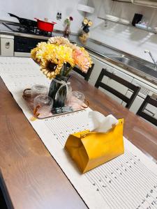 Fotografija u galeriji objekta 雅舍 独栋两层 步行5分钟到天下茶屋站 关西机场35分钟直达天下茶屋站 u Osaki