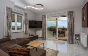 Et tv og/eller underholdning på Apartment Estate 1 - Island Krk by Villas Guide