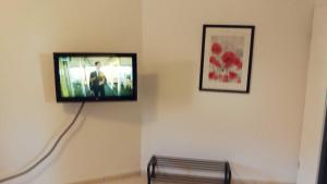 Télévision ou salle de divertissement dans l'établissement Ferienwohnung Strandläufer