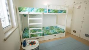 Una cama o camas en una habitación de CoolHouses Algarve Luz, stylish 3 bed townhouse, fully renovated, spacious private patio, walking distance to beach, Casa da Praia