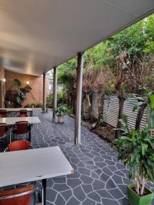 Taman di luar Moranbah Outback Motel