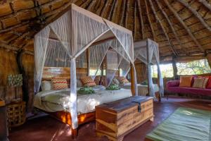 Ένα ή περισσότερα κρεβάτια σε δωμάτιο στο McBrides Safari Camp - Kafue National Park - Zambia