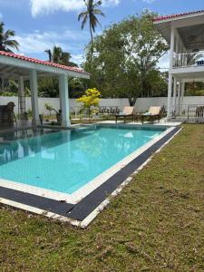 Kolam renang di atau dekat dengan Interlanka Coast Living