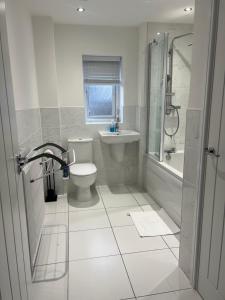 Foto sihtkohas Wakefield asuva majutusasutuse A spacious double room in a lovely home in Wakefield galeriist