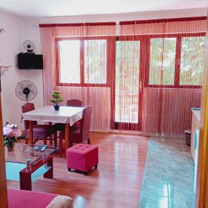 Posezení v ubytování Apartments with balcony and with large free parking House Oliver