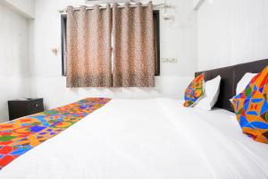 Postel nebo postele na pokoji v ubytování FabHotel Rio House Apartment