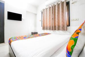 Postel nebo postele na pokoji v ubytování FabHotel Rio House Apartment