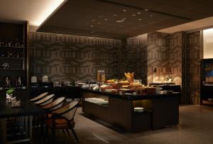 Makanan di atau berdekatan hotel