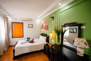 Postel nebo postele na pokoji v ubytování Hanoi Sunshine Hotel