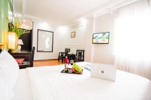 TV a/nebo společenská místnost v ubytování Hanoi Sunshine Hotel