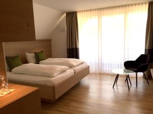Postel nebo postele na pokoji v ubytování Hotel Zur Schönen Aussicht