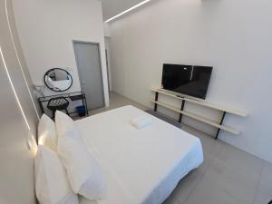 Ein Bett oder Betten in einem Zimmer der Unterkunft One Point Hotel TT3 Tabuan Tranquility