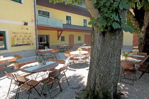 Restaurace v ubytování Gasthof Weissl