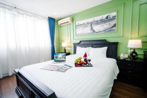 Postel nebo postele na pokoji v ubytování Hanoi Sunshine Hotel