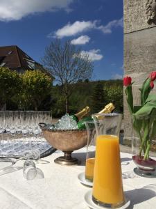 a table with glasses and a bowl of wine bottles at Hotel Zur Schönen Aussicht in Marktheidenfeld