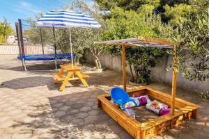 ミルナにあるFamily friendly house with a swimming pool Milna, Brac - 24609のギャラリーの写真