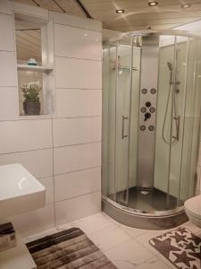 Ένα μπάνιο στο Garten Apartment +26 φωτογραφίες
