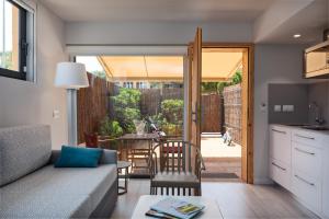 A kitchen or kitchenette at Apartaments Beach & Golf Resort