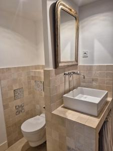Ένα μπάνιο στο Chambre au coeur d'un Mas