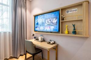 Weiting Hotel Shanghai Xujiahui Stadium Subway Station Branch電視和／或娛樂中心