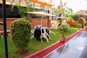 Kebun di luar SEED HOTEL
