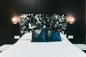 Postel nebo postele na pokoji v ubytování Hostal Mont Royal + 37 fotografií