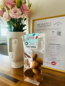 Un certificado, premio, cartel u otro documento en Appartement Swan House Paris Champs Elysée 5 fotos más