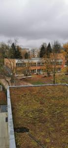 a view of a park with a building in the background at Schöne Wohnung für Tagesgäste, Studenten oder Handwerker, Chemnitz Gablenz, ÖPNV direkt vor der Tür, Internet & TV inkl in Chemnitz