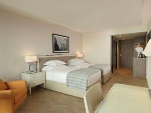 Ein Bett oder Betten in einem Zimmer der Unterkunft Mövenpick Hotel Beirut